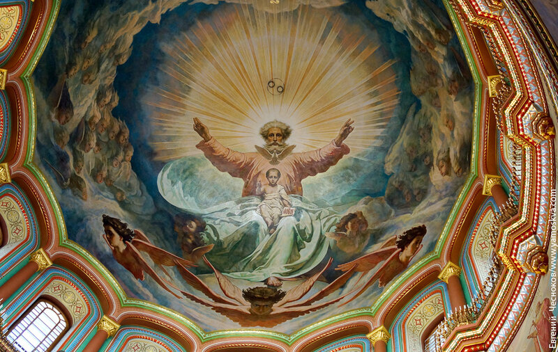 Интерьер храма